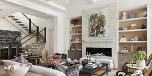 Отделка фасада камина из каменной 3D панели RKS SLATE Кварцит White Quartz Classic фото готового камина (3)