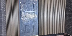 Реечная панель Middle Lines, Australian Palisander, Co-Extrusion (фотоотзыв, фасад) (2)