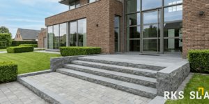 Ступени для крыльца из натурального камня, Belgian Grey, колотая, 1000х300х150 мм и бордюры