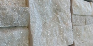 Фасад дома из натурального белого камня заказать 3D панели RKS SLATE Кварцит White Quartz Modern с доставкой (11)