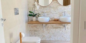 3D панели из натурального камня Кварцит Beige Quartz Classic от бренда  RKS SLATE фото каменной плитки на стене в ванной комнате (4)