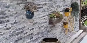 Отделка камнем подпорных стен и забора с применением 3D панели RKS SLATE Мрамор Cloudy Grey фото